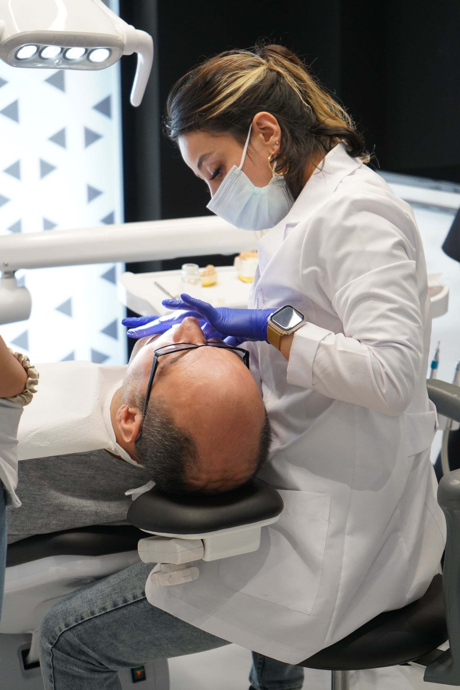 Gum Disease and Stroke Risk: What New Research Means for You 6 Close-up dental exam illustrating the connection between gum disease and stroke risk