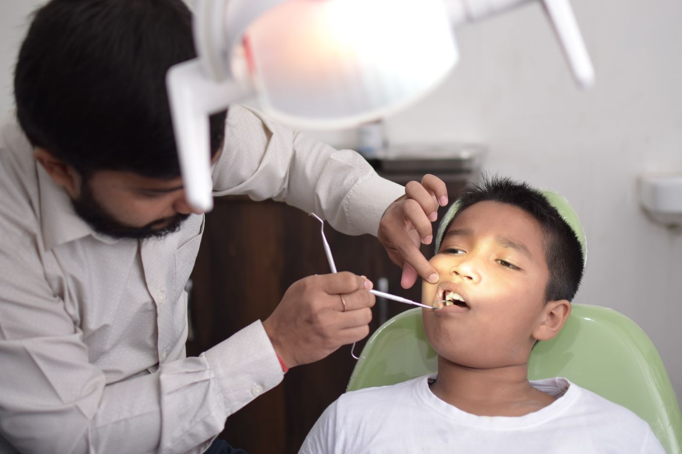 Dentist checking a child’s teeth for early signs of tooth decay during a routine checkup